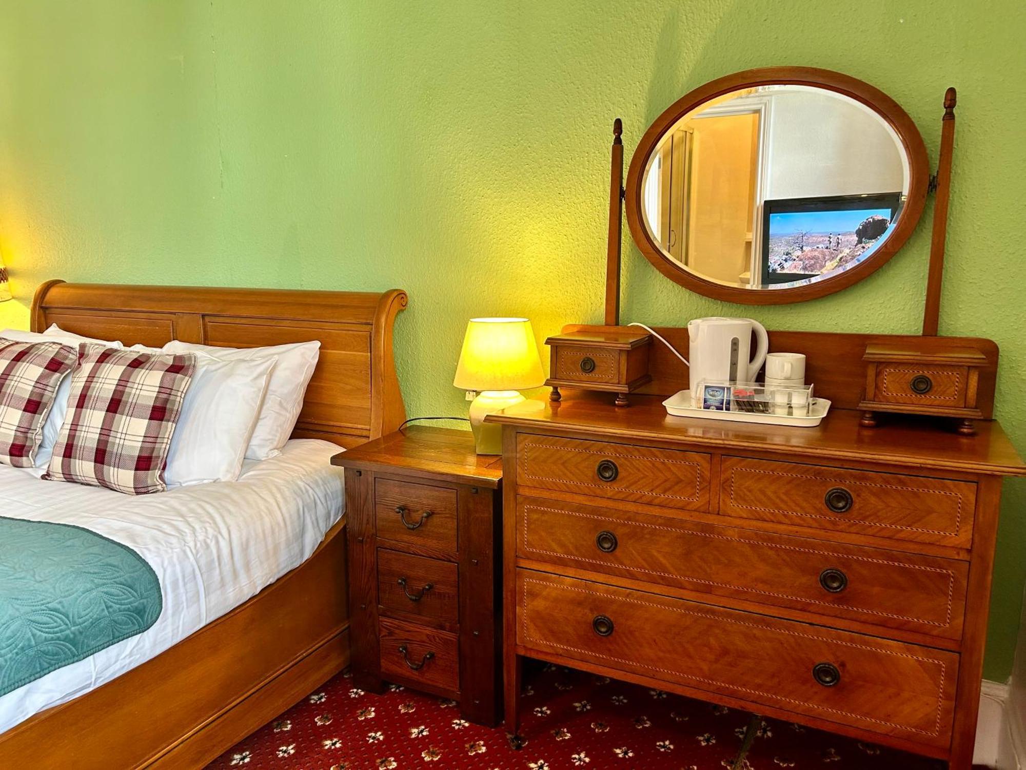 بورتسماوث Clarence Quarters Self-Catering Guest House المظهر الخارجي الصورة