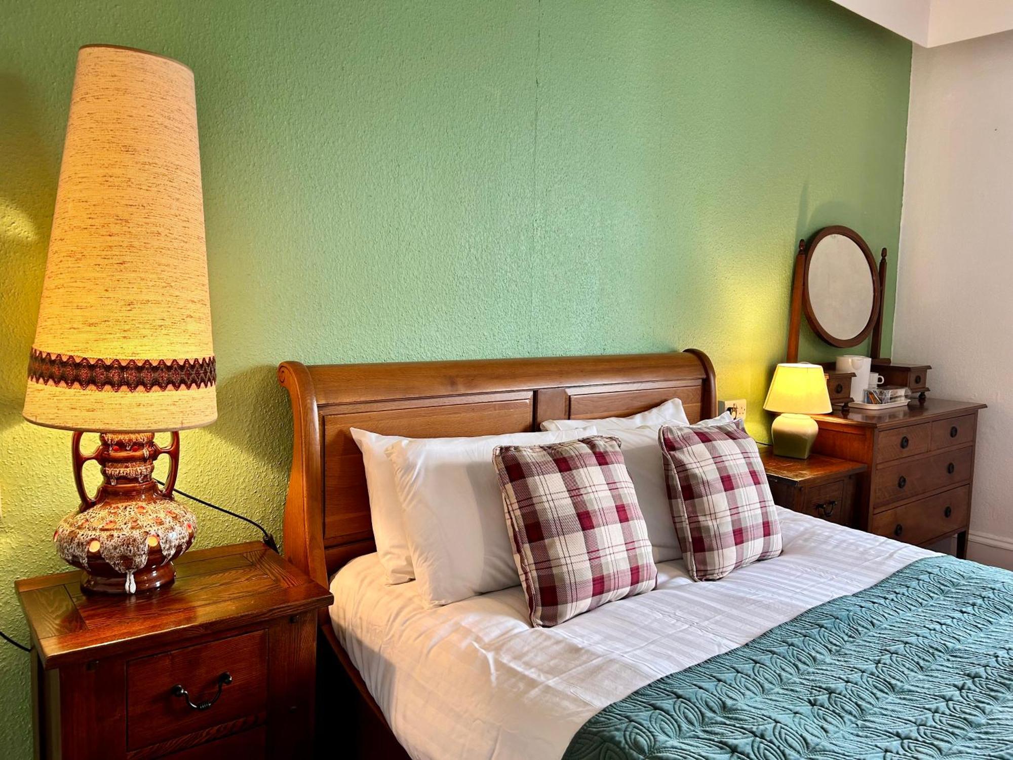 بورتسماوث Clarence Quarters Self-Catering Guest House المظهر الخارجي الصورة