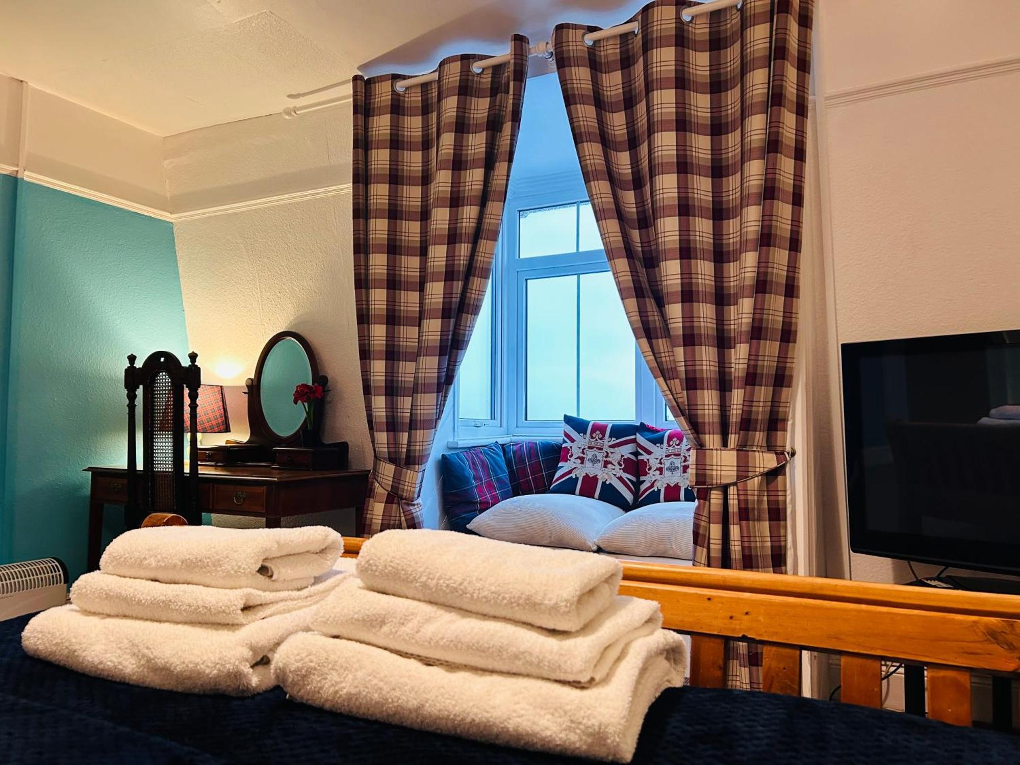 بورتسماوث Clarence Quarters Self-Catering Guest House الغرفة الصورة
