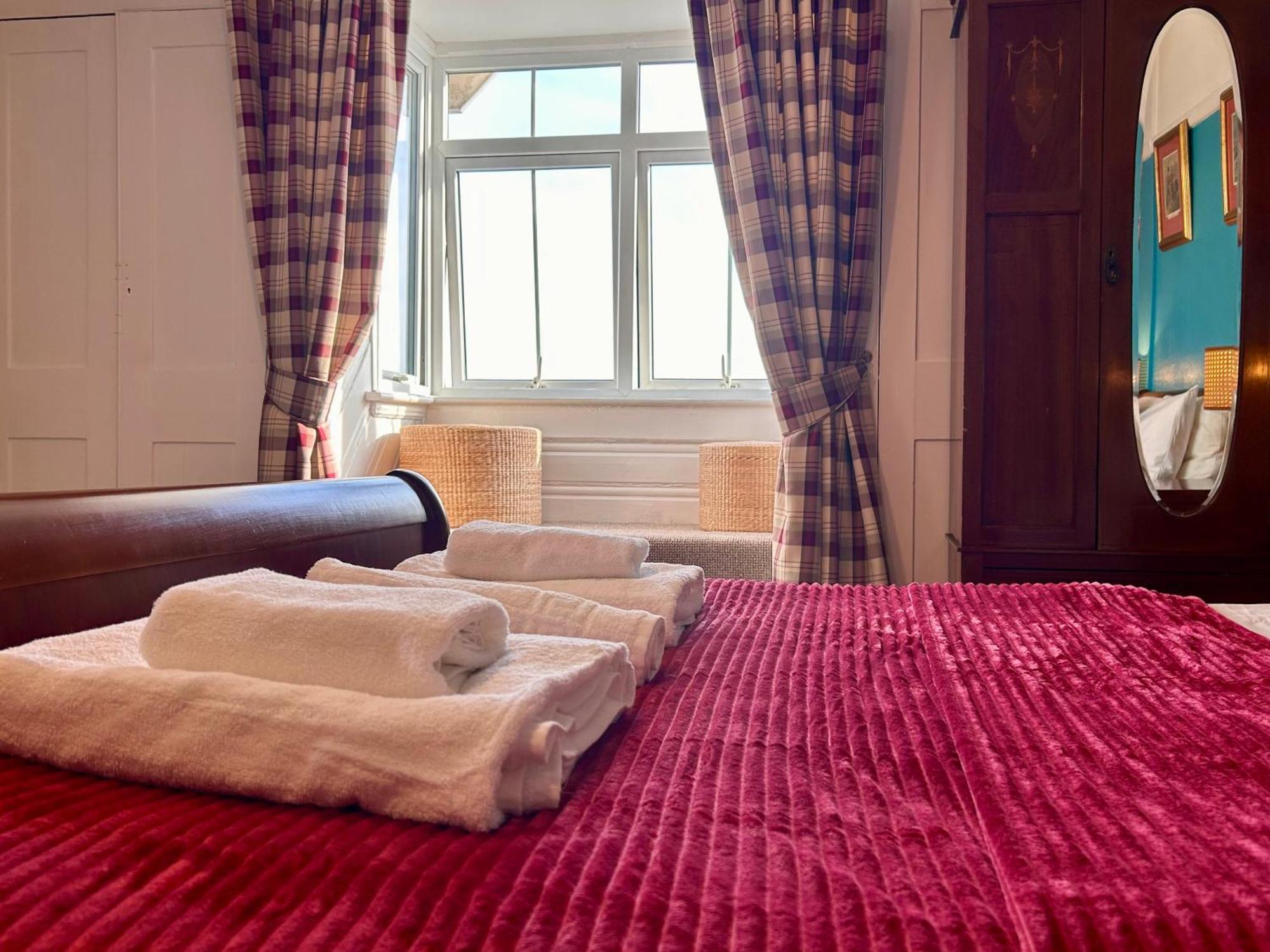 بورتسماوث Clarence Quarters Self-Catering Guest House الغرفة الصورة